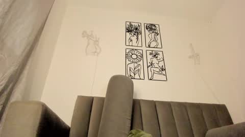 melani greyy online show from December 12, 11:25 pm