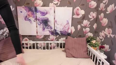 Melanie online show from February 28, 1:14 pm