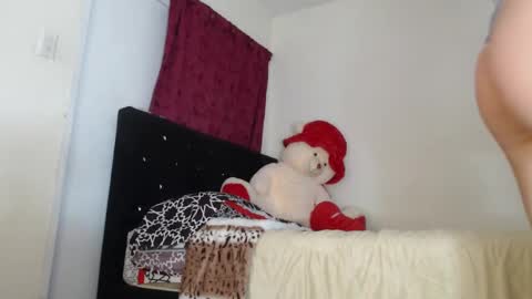 Melanie roux  online show from February 19, 7:27 pm