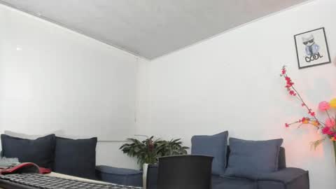 melaniie_roussel online show from October 21, 1:17 am