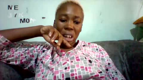 melaninndriping online show from November 1, 9:33 am