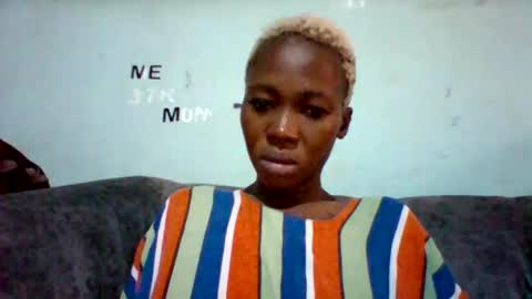 melaninndriping online show from November 4, 8:13 am