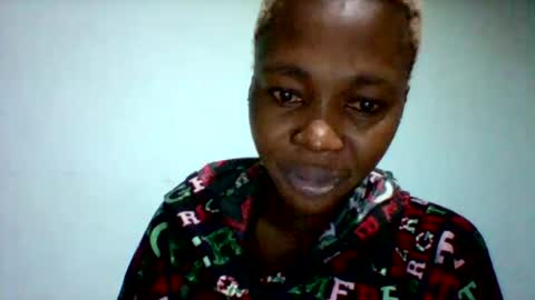 melaninndriping online show from November 11, 8:25 am