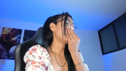 Snapshot of melannia_hills chatting on January 11, 10:08 am melannia_hills online show from January 11, 10:08 am