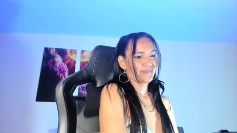 Snapshot of melannia_hills chatting on January 20, 1:00 pm melannia_hills online show from January 20, 1:00 pm