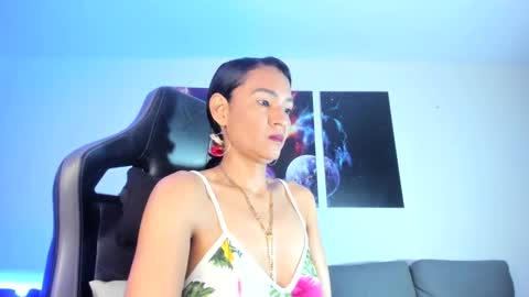 Snapshot of melannia_hills chatting on February 1, 7:05 am melannia_hills online show from February 1, 7:05 am