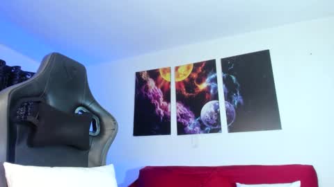 Snapshot of melannia_hills chatting on February 20, 9:55 am melannia_hills online show from February 20, 9:55 am