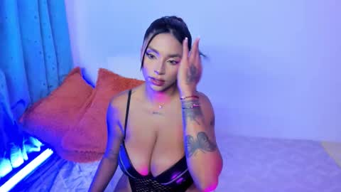 Snapshot of melanny_skies chatting on November 11, 8:20 pm Melanny online show from November 11, 8:20 pm