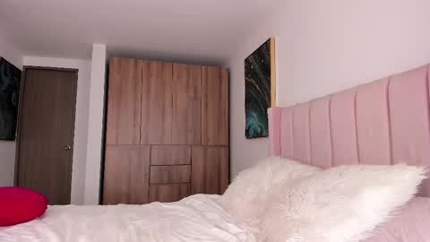 Snapshot of melgomez chatting on October 21, 4:24 am Mel Gomez online show from October 21, 4:24 am