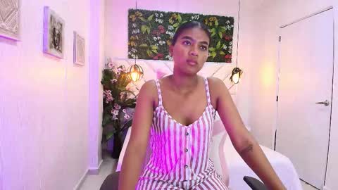 Snapshot of melii_ebony chatting on October 23, 11:31 am MELII EBONY online show from October 23, 11:31 am