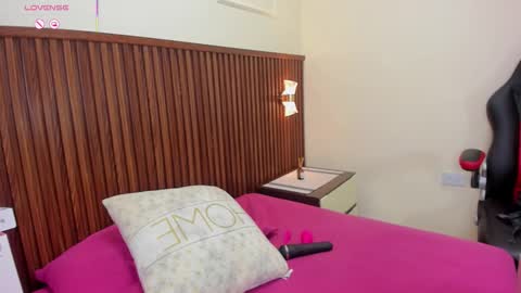 M E L I N A  online show from November 14, 8:18 pm