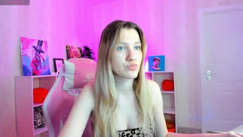 melissa_moooree online show from February 28, 2:42 pm