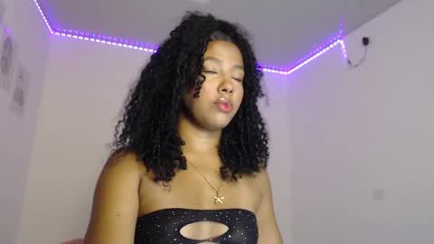 Snapshot of mell_rossi chatting on October 7, 7:49 am mell_rossi online show from October 7, 7:49 am