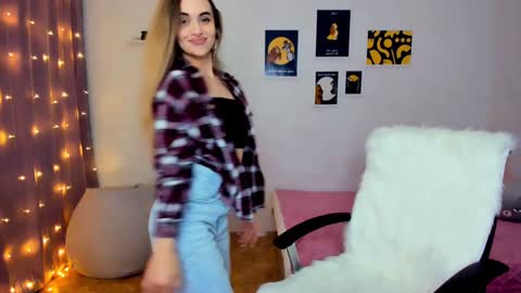 Tessa online show from December 6, 7:45 pm