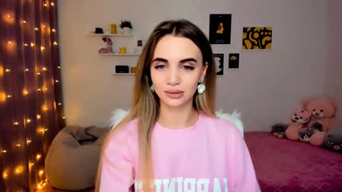 Tessa online show from December 7, 9:00 pm