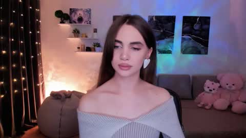 Tessa online show from October 18, 9:59 pm