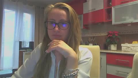 Melly online show from December 5, 12:33 pm