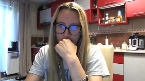 Melly online show from September 19, 6:26 am