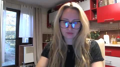 Melly online show from October 21, 6:14 am