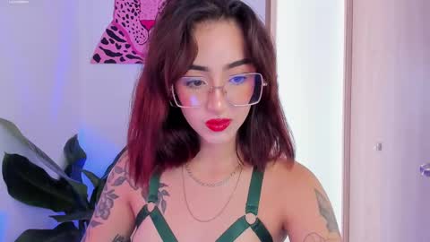 Snapshot of melodie_roy chatting on February 12, 5:05 pm Melodie Roy 999 online show from February 12, 5:05 pm