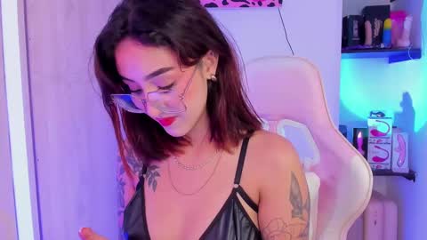 Snapshot of melodie_roy chatting on February 27, 6:09 pm Melodie Roy 999 online show from February 27, 6:09 pm