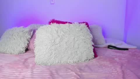 Snapshot of melody__77 chatting on February 2, 6:42 pm online show from February 2, 6:42 pm