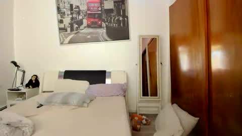 Snapshot of melody_maxi chatting on December 2, 8:19 am Melody and Maxi online show from December 2, 8:19 am