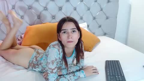 Snapshot of melodymansson chatting on February 13, 5:01 pm Luisa Castro online show from February 13, 5:01 pm