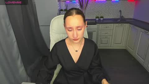 Snapshot of melodyoflovee chatting on December 5, 4:42 am Kaylie online show from December 5, 4:42 am