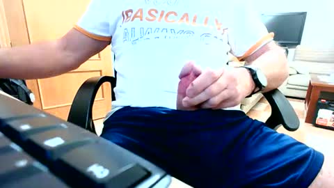 merce1972 online show from October 25, 9:31 pm