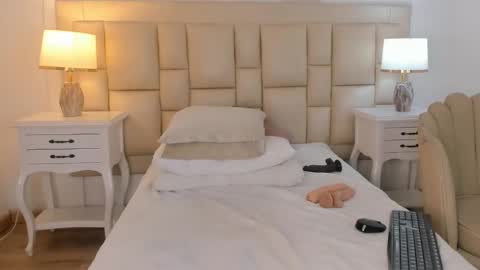   online show from December 5, 6:32 am