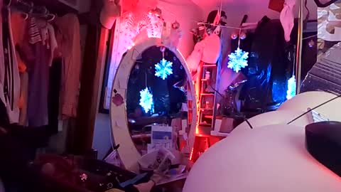 gurlnips online show from February 26, 10:15 am