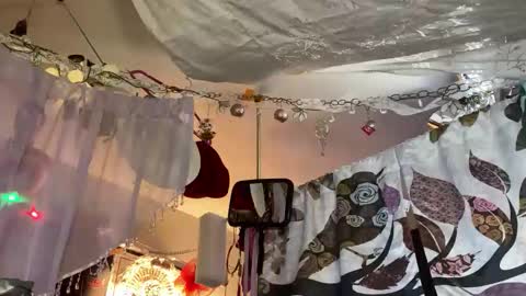 gurlnips online show from March 7, 4:35 am