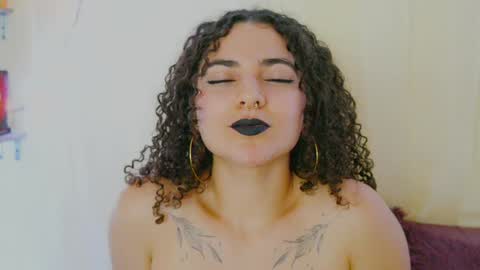 Snapshot of merida_bell18 chatting on December 20, 3:25 am Merida Bell online show from December 20, 3:25 am