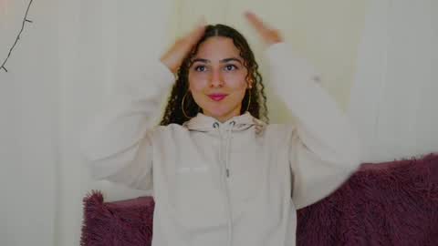 Snapshot of merida_bell18 chatting on January 13, 2:18 am Merida Bell online show from January 13, 2:18 am