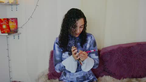 Snapshot of merida_bell18 chatting on January 14, 4:57 am Merida Bell online show from January 14, 4:57 am