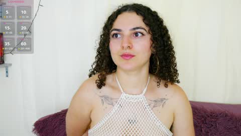 Snapshot of merida_bell18 chatting on February 7, 2:19 am Merida Bell online show from February 7, 2:19 am