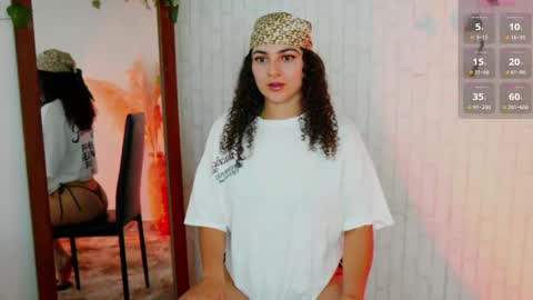 Snapshot of merida_bell18 chatting on October 4, 12:19 am Merida Bell online show from October 4, 12:19 am