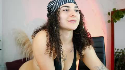 Snapshot of merida_bell18 chatting on November 20, 10:09 pm Merida Bell online show from November 20, 10:09 pm