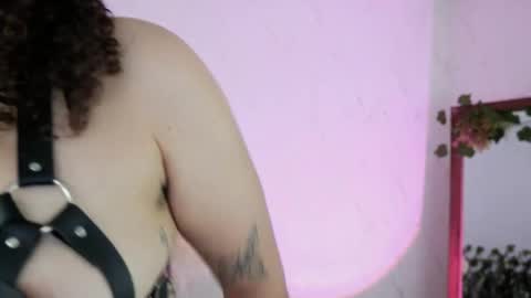 Snapshot of merida_bell18 chatting on November 21, 10:52 pm Merida Bell online show from November 21, 10:52 pm