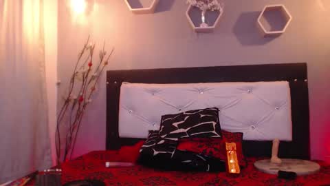 meriiiidaa online show from September 24, 3:10 am