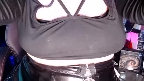 Snapshot of metalpocahotass chatting on January 31, 6:46 am MetalPocahotass online show from January 31, 6:46 am