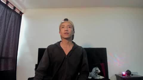 Snapshot of mhatias_ chatting on November 17, 3:51 pm MATHIAS online show from November 17, 3:51 pm