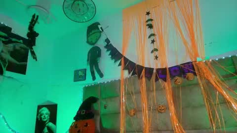 Emi online show from October 17, 7:27 pm