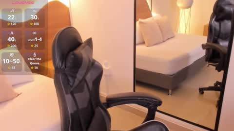 M I A  online show from November 16, 2:28 am