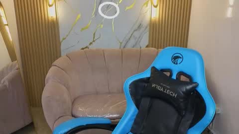 Snapshot of mia_collins_b chatting on November 29, 1:58 pm mia_collins_b online show from November 29, 1:58 pm