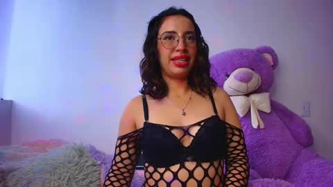 Snapshot of mia_flames chatting on November 12, 8:52 pm Mia flames online show from November 12, 8:52 pm