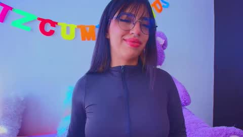 Snapshot of mia_flames chatting on November 27, 3:25 pm Mia flames online show from November 27, 3:25 pm