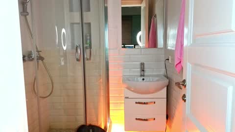 Mia online show from January 7, 9:18 am