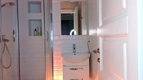 Mia online show from January 10, 9:13 am